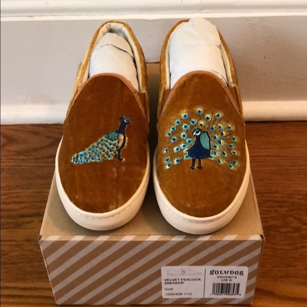 Brand New Sudos size 6 peacock